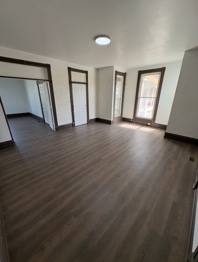 Photo - 253 W Morrison St