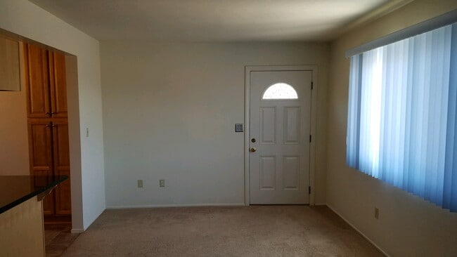Living room - 1915 Ruhland Ave Unit Apt A