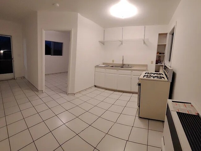 Building Photo - 10519 Nopalito St