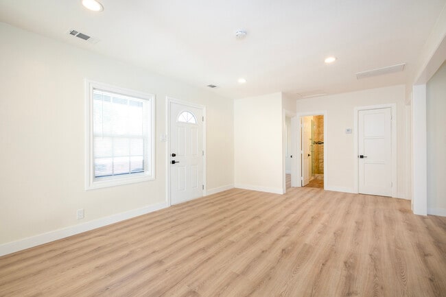 Photo - 7912 Vineland Ave