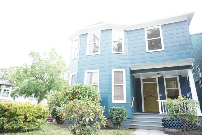 Photo - 702 6th Ave Apartments Unit #C
