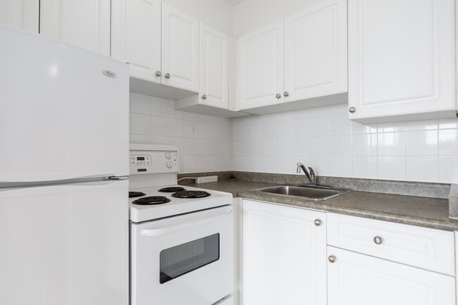 Photo - Hollyburn Court Unit 01007