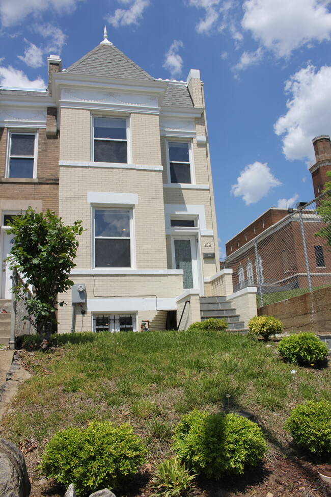 Photo - 158 R St NE Townhome