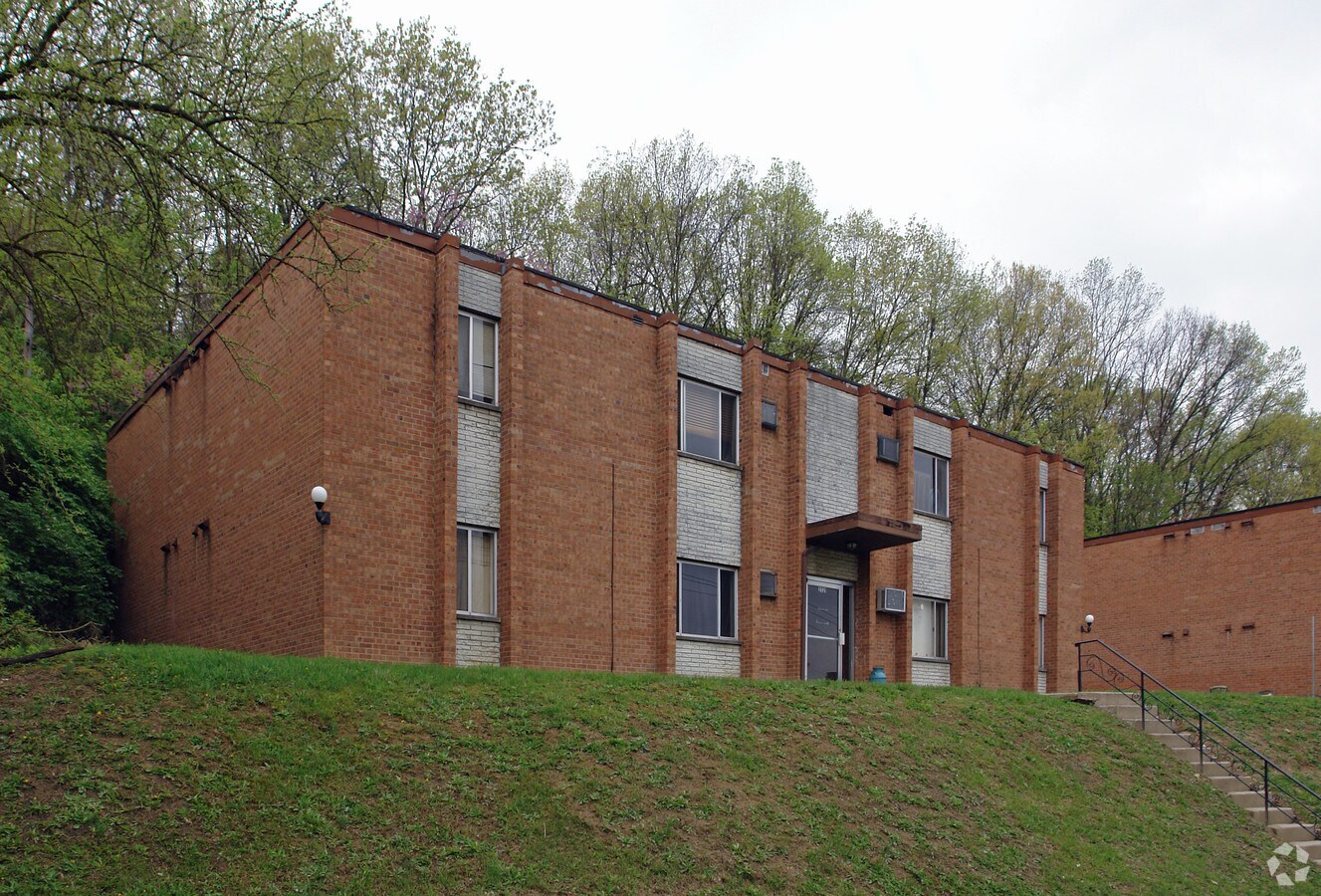 Photo - Skyline Apts.