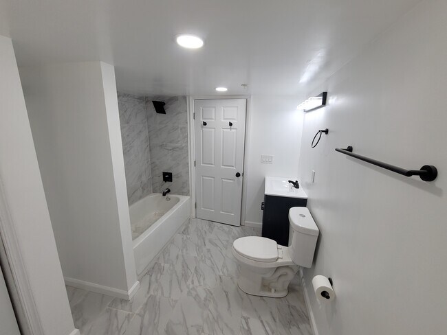 Building Photo - The Jefferson Apartment Unit F