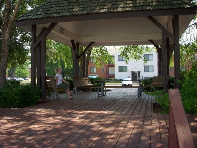 125 Clubhouse Dr SW