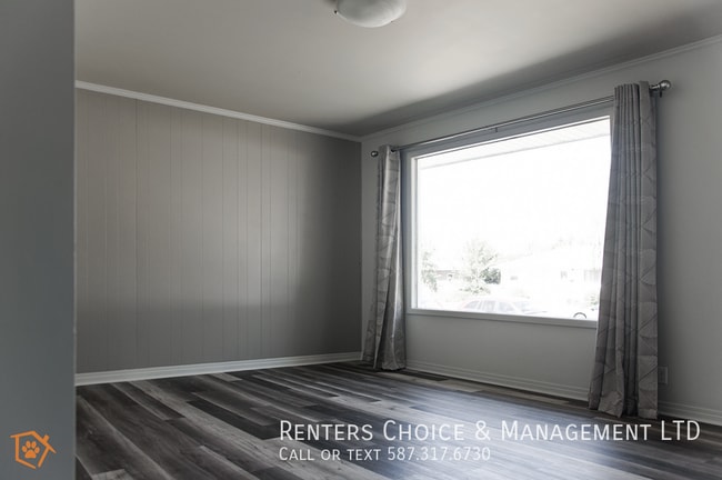 Photo - Dog Friendly Main Floor Suite with Fenced Yard & Driveway Parking