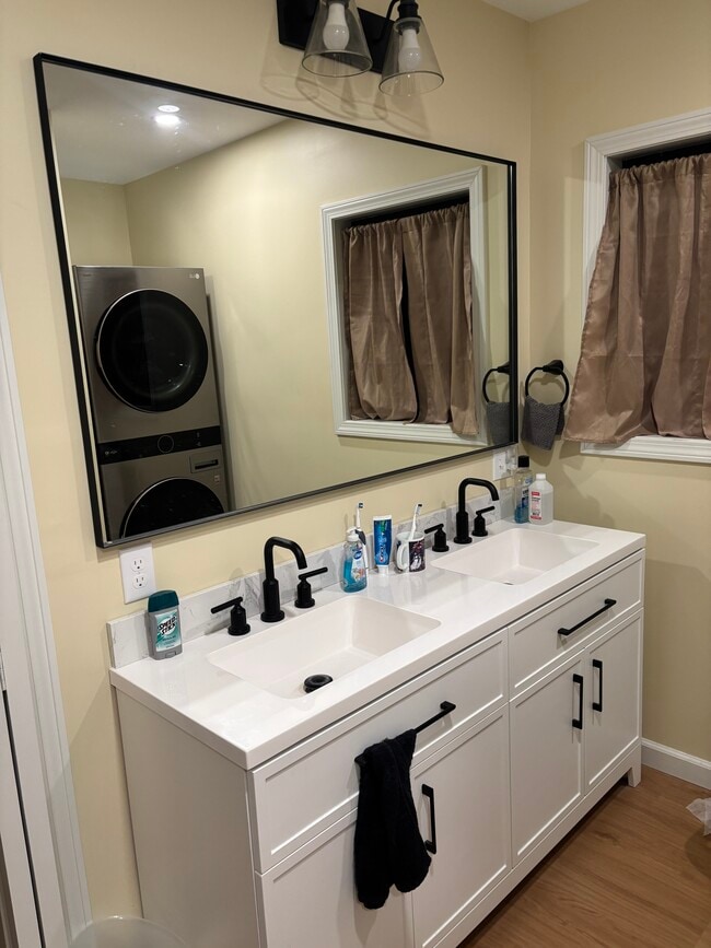 Photo - 1177 Main St Unit 3