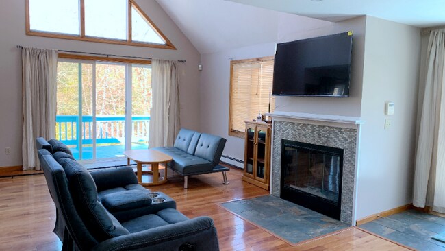 Photo - 10 Poplar Dr