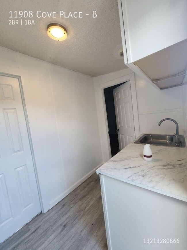 Photo - 11908 Cove Pl Unit B