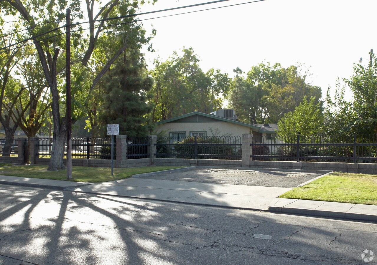 Photo - Cedar Courts I & II
