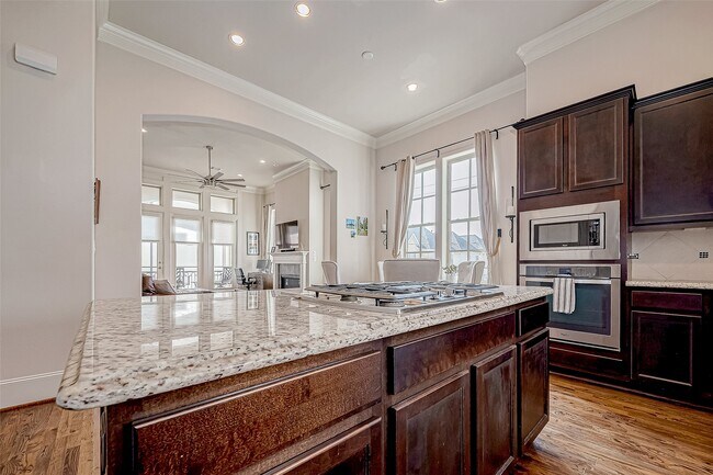 Photo - 2524 Sherwin St