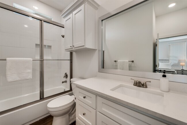 Photo - 204 Drennan St