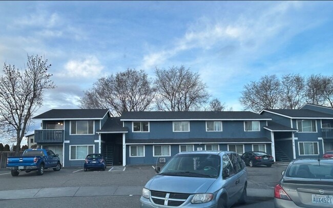 Photo - Kamden Court: Leasing Specials! Great location in Kennewick!