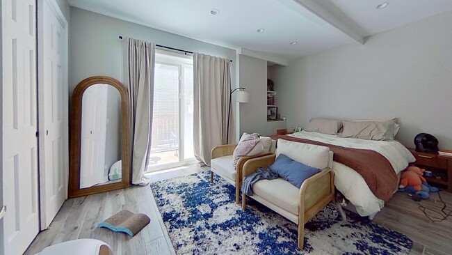 Photo - 719 W Buckingham Pl Unit 3