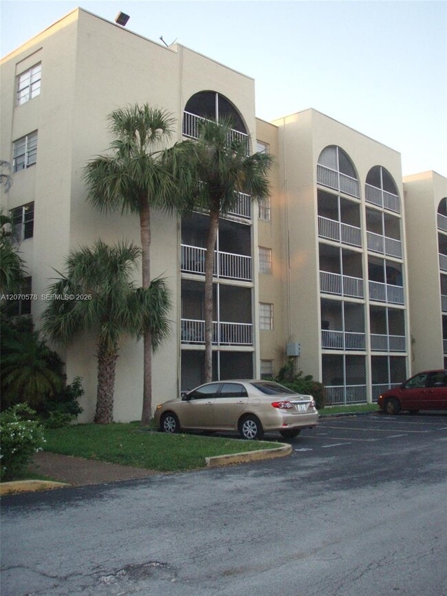Building Photo - 6980 NW 186th St Unit 3-522
