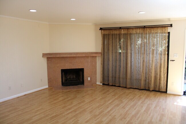 Photo - 1348 N Orange Dr Unit 2