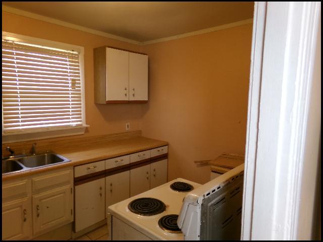 Photo - 920 S Elm St