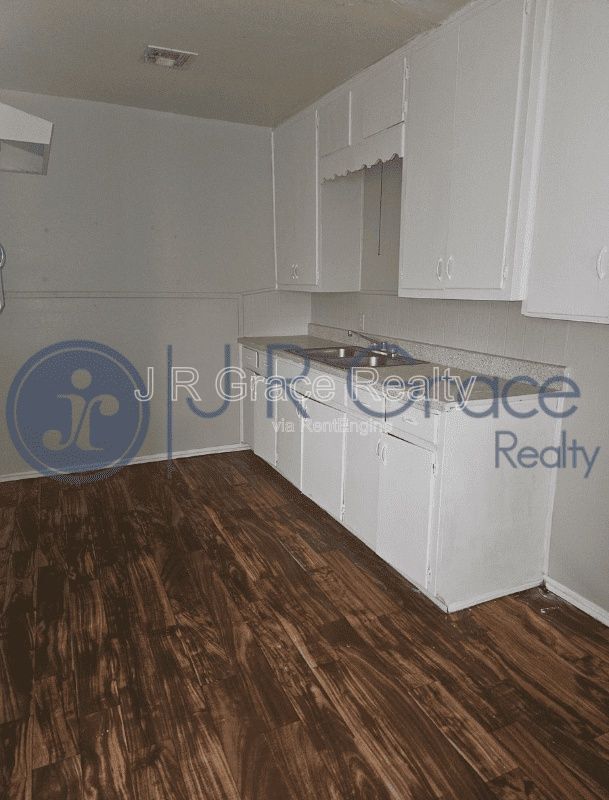 Photo - 602 E Navarro St