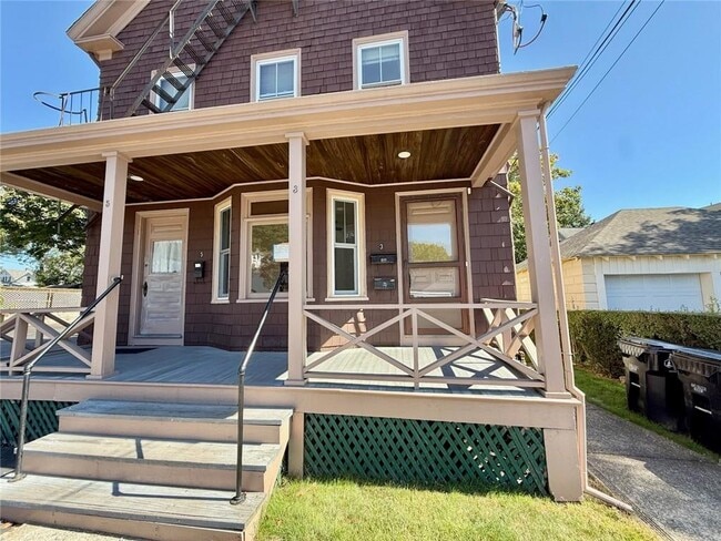 Building Photo - 3 Freeborn St Unit 1