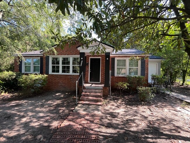 Building Photo - 3905 Robinson Rd