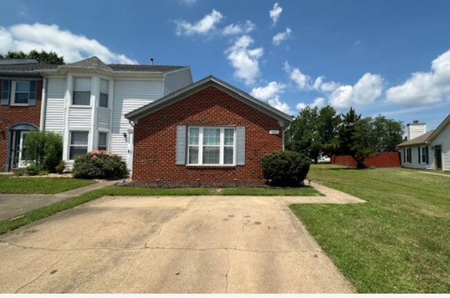 Photo - 1651 Sword Dancer Dr Townhome