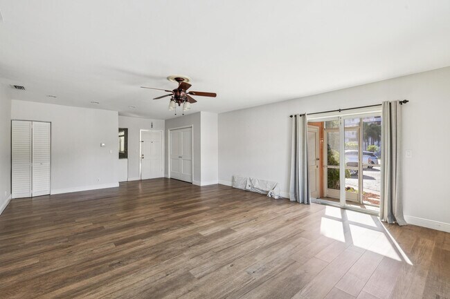 Photo - 1450 N Riverside Dr Unit 101