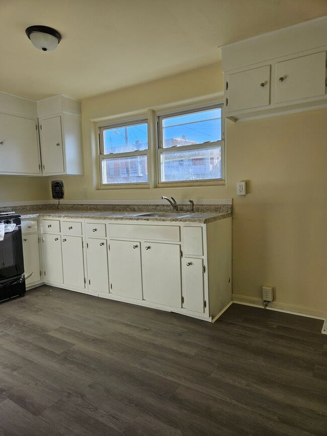 Photo - 906 E King St