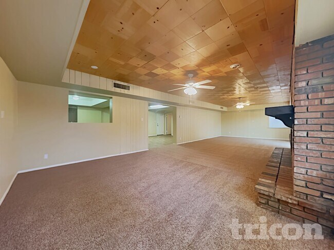 Photo - 6258 W Wolf St