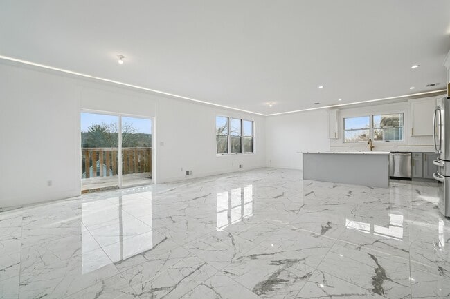 Photo - 19 Mountain Ave