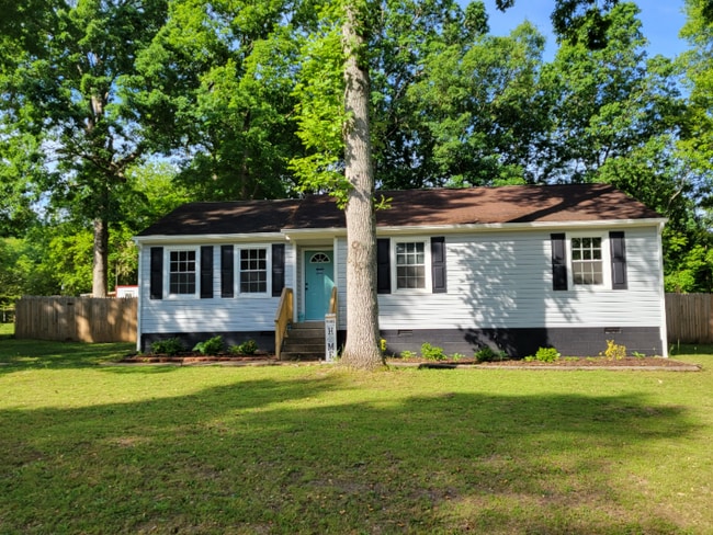 Building Photo - 3904 Robert E Lee Dr