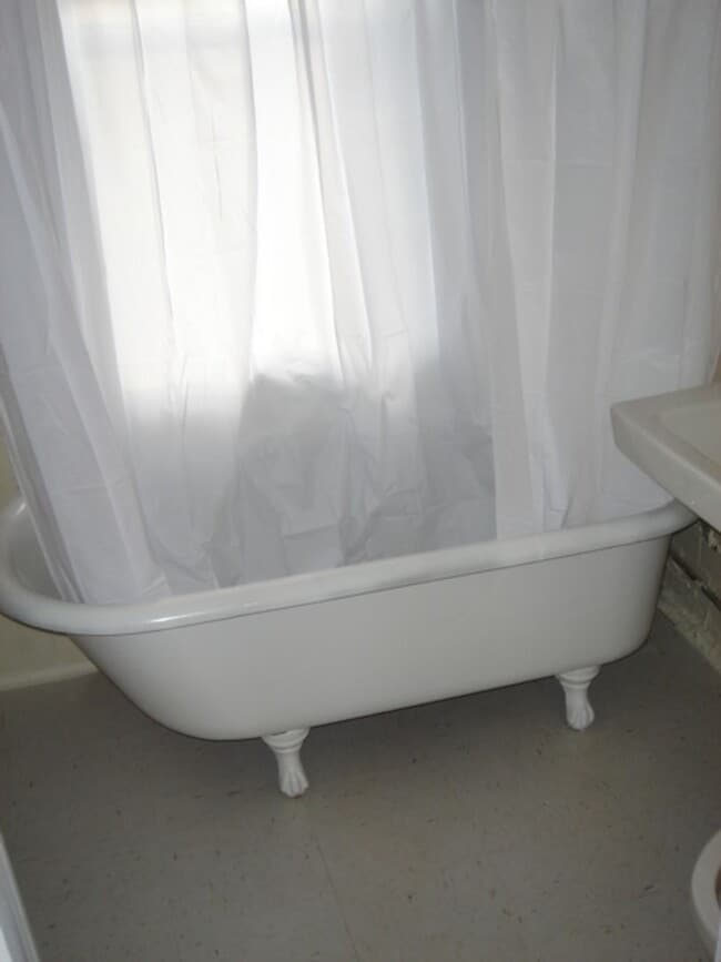 Photo - Renovated May 1 Studio NO FEE Heat HW inc Students ok  Seconds to Green line