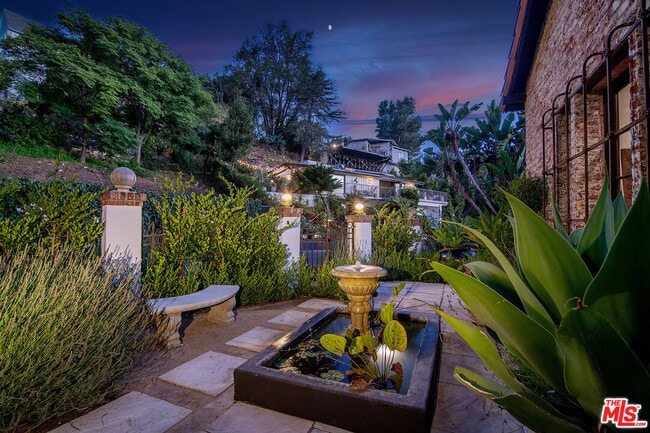 Photo - 3475 N Knoll Dr