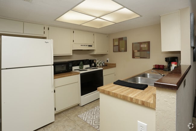 5950 SW 20th Ave - Woodland Villas