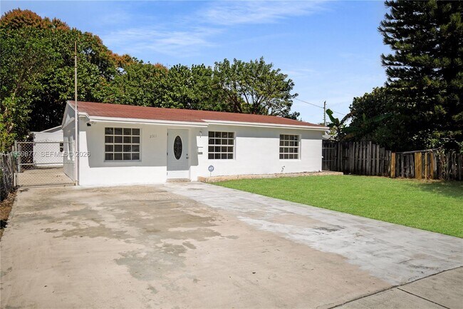 Photo - 2311 Fletcher St