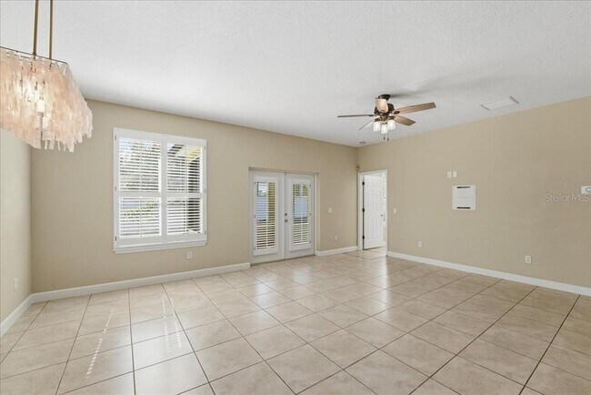 Photo - 950 E Broadway St