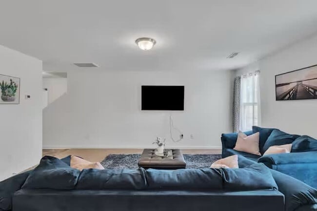 Photo - 2017 Peggy Joe Wy Unidad ID1391420P