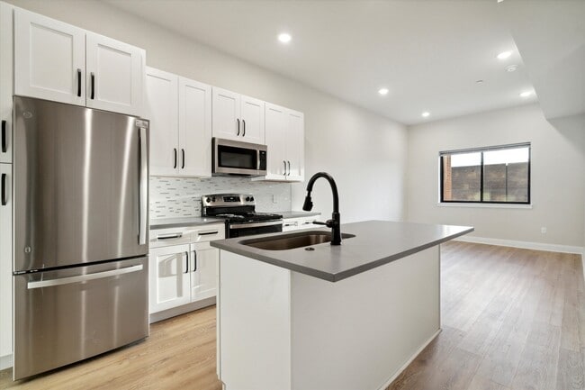 Building Photo - 2157 E Lehigh Ave Unit 211