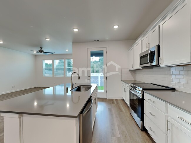 Photo - 5036 Washington St SE