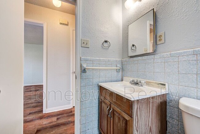 Photo - 412 Monroney Dr