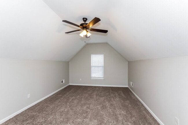 Photo - 10120 Green Hedge Ave