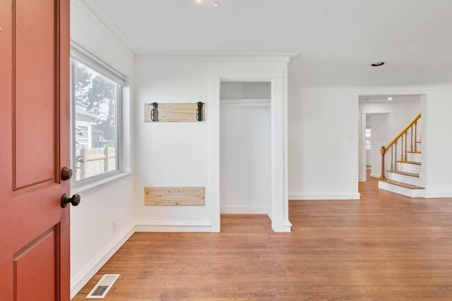 Photo - 236 NE Lombard St