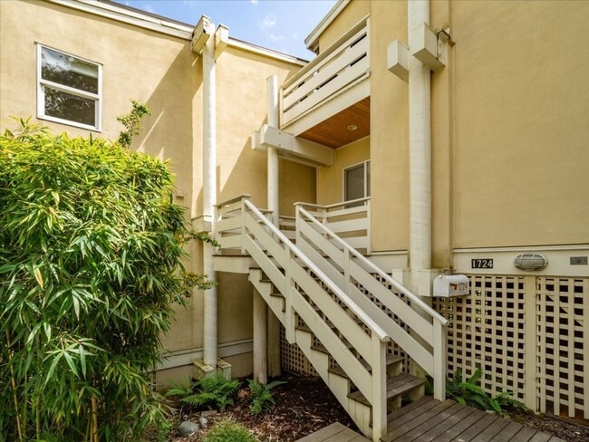 Photo - 2Bd/1.25Ba Seattle Townhouse