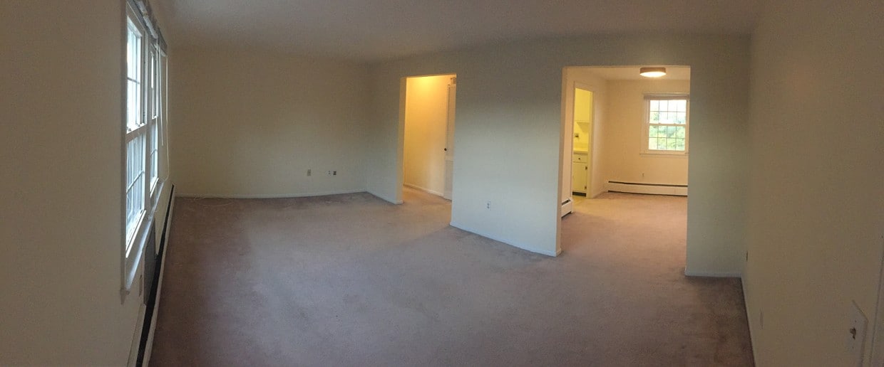 Photo - 41 Brewster Rd (Glastonbury, CT)