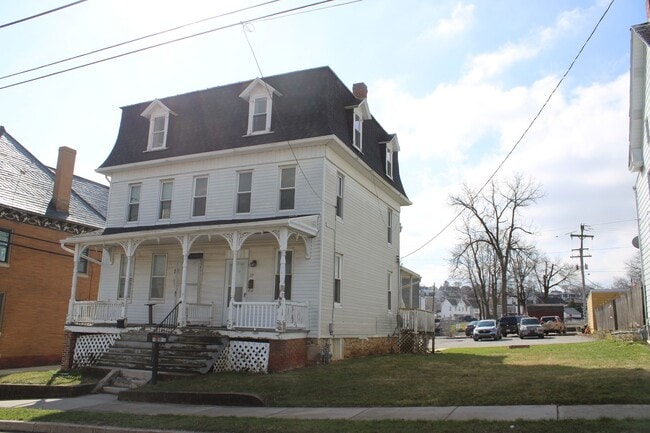 Building Photo - Spacious Duplex in Red Lion Township
