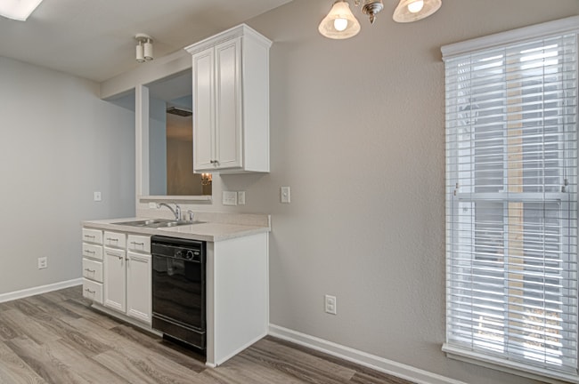 Photo - 5972 Hollow Wood Ct