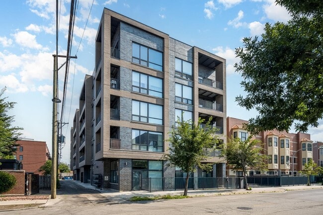 Photo - 2342 W Adams St Unit 401