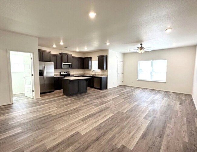 Photo - 4235 W Santa Fe St Unidad 4235 W Santa Fe Street #1