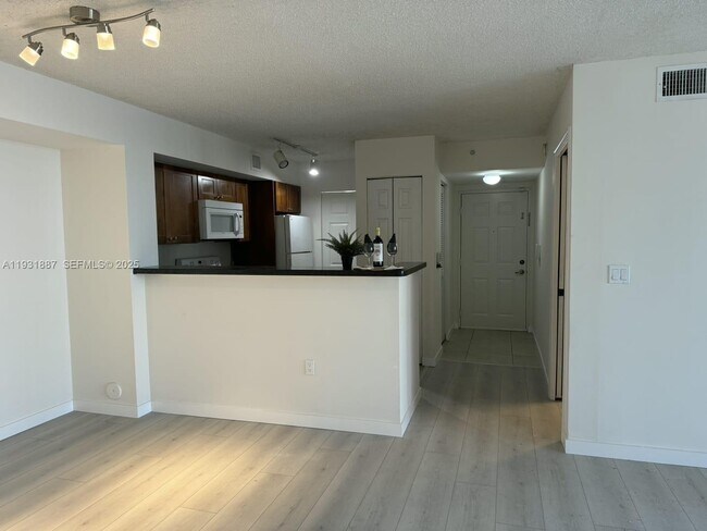 Photo - 11145 SW 6th St Unidad 104