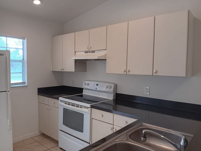 Photo - 3 BED 2 BATH DUPLEX FOR RENT